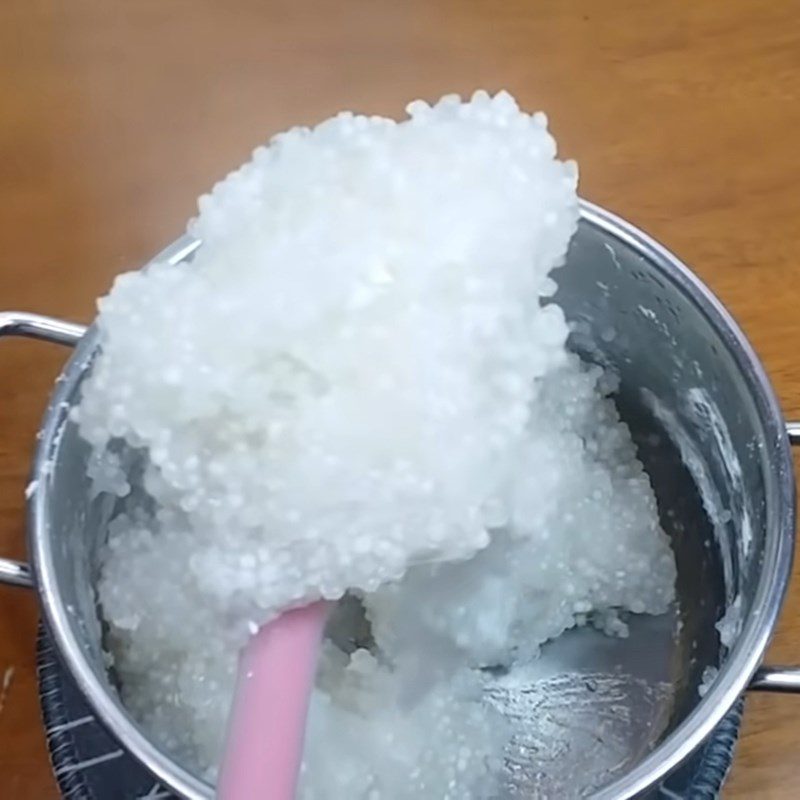 Step 3 Cooking tapioca flour for green bean paste cake