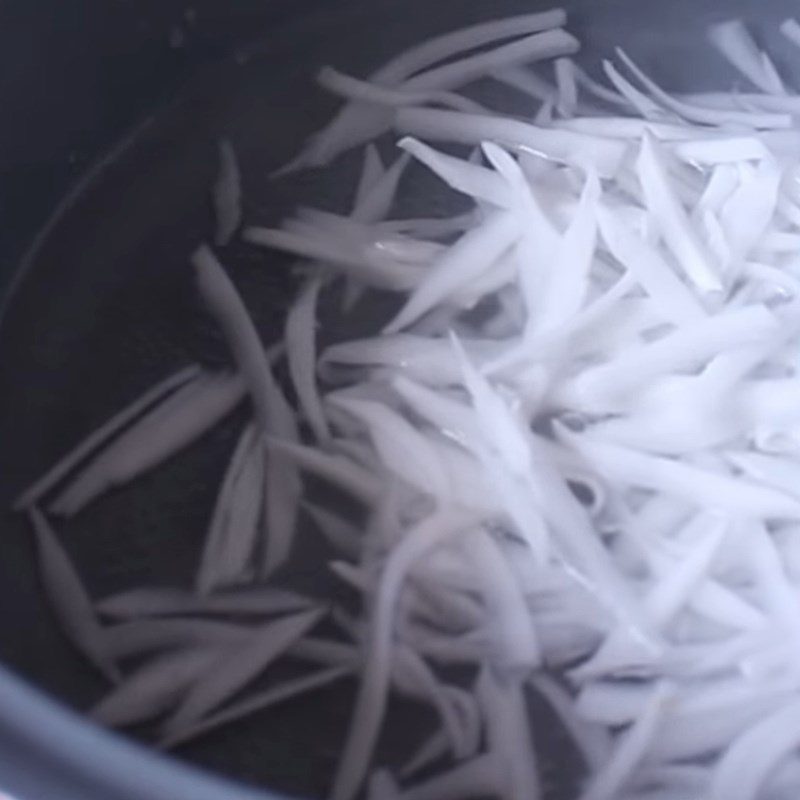 Step 3 Boiling coconut Traditional Hue xu xê cake