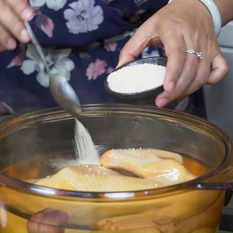 Step 2 Boil chicken Ginger mushroom chicken porridge