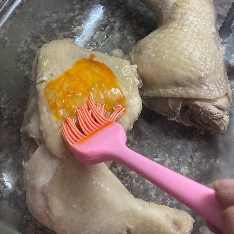 Step 1 Boil the chicken Hainanese Chicken Rice (recipe shared by a user)