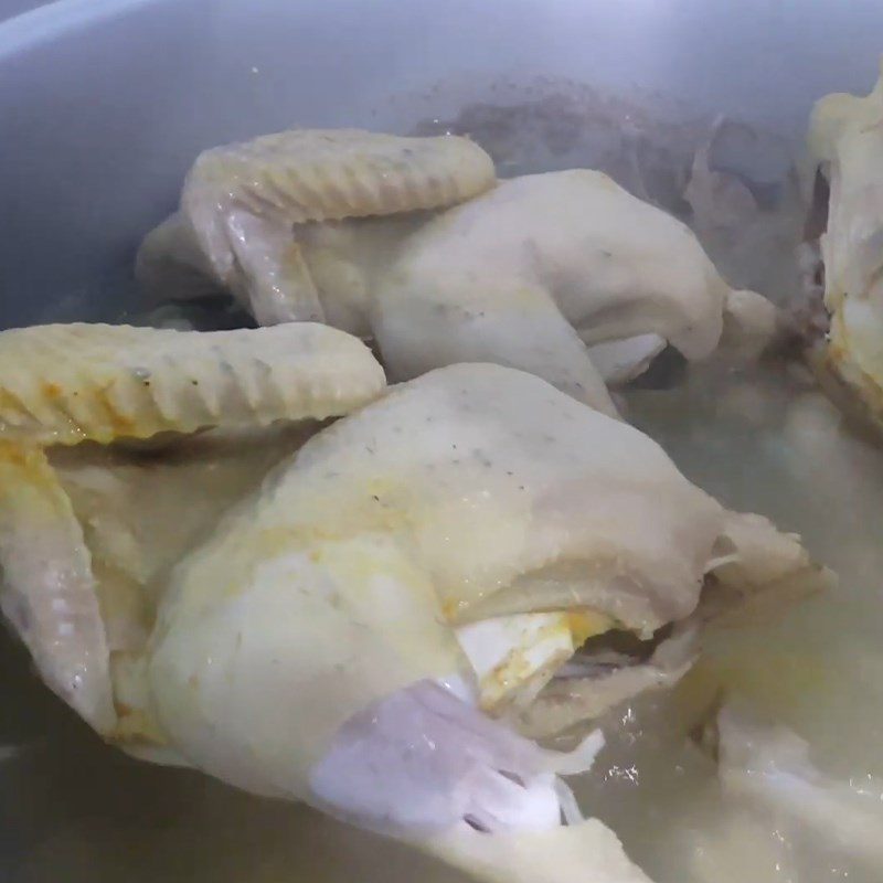 Step 3 Boil chicken using a rice cooker Boil chicken using a rice cooker