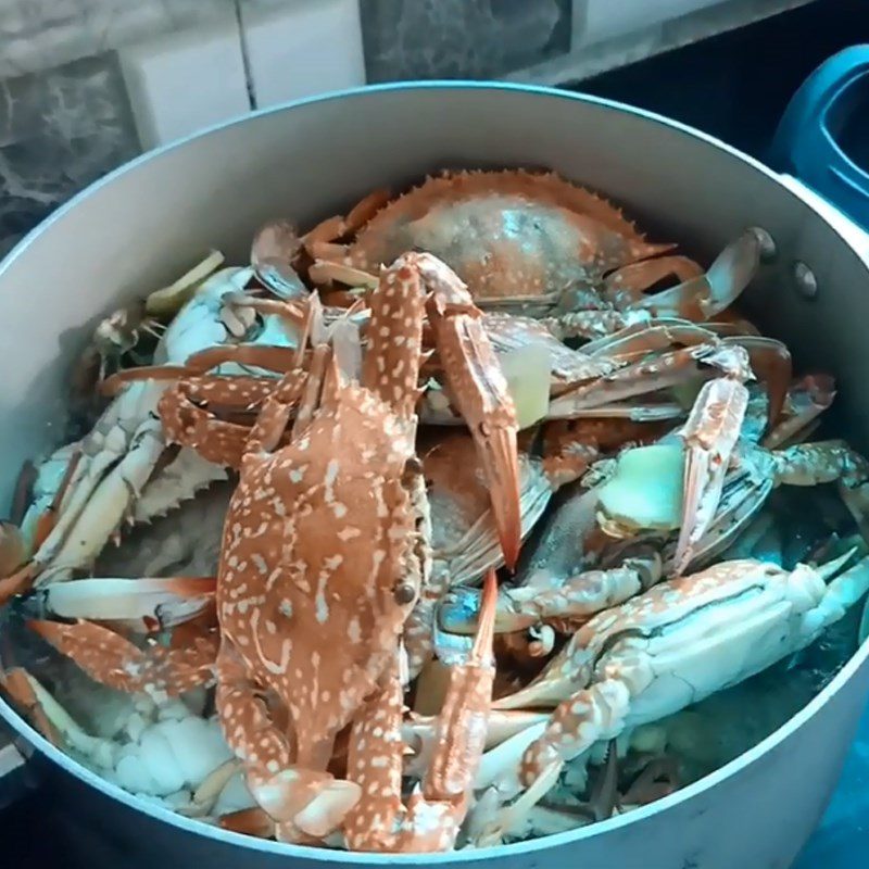 Step 3 Boil crab Boiled crab