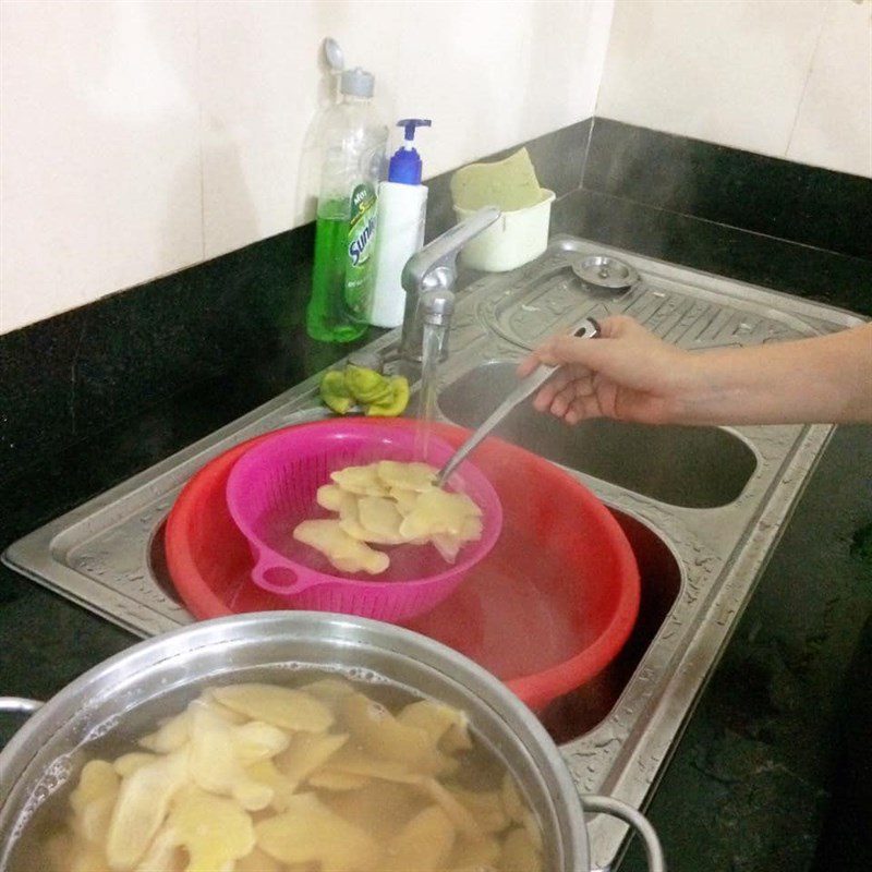 Step 2 Boil ginger Ginger slice jam (recipe shared by users)