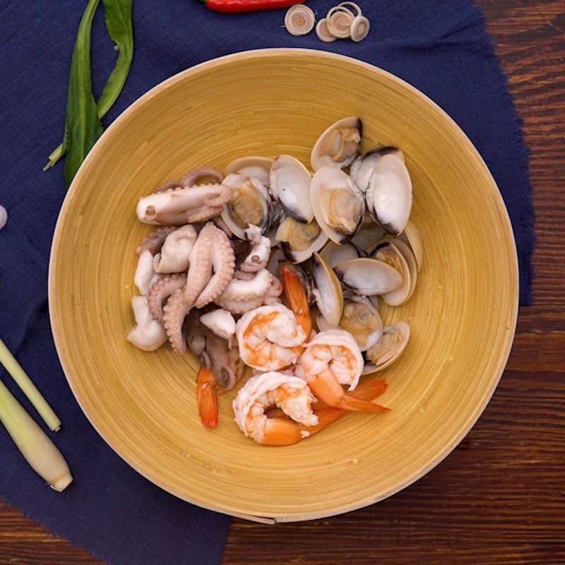 Step 2 Boiling seafood Thai sauce seafood