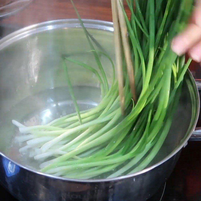 Step 3 Boil the scallions Shrimp wrapped in scallions