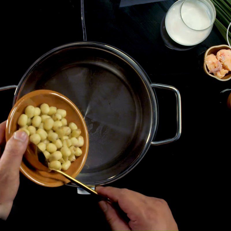 Step 1 Boil the lotus seeds Sticky Rice with Lotus Seeds and Chicken Fat