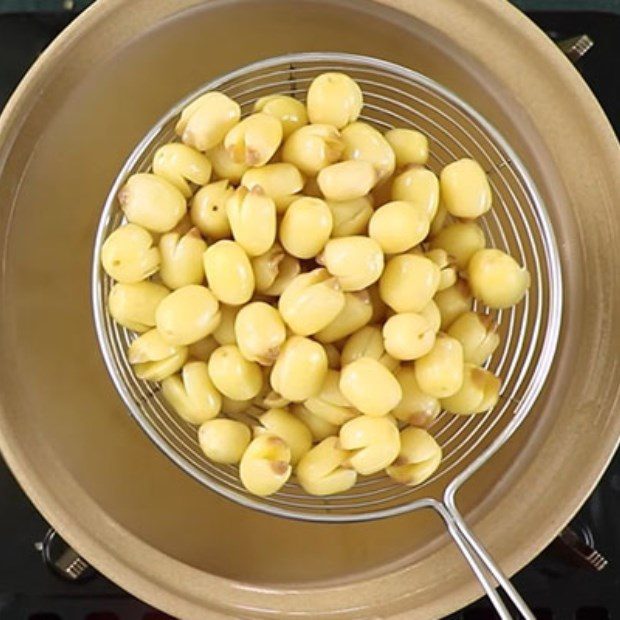 Step 2 Boil the mixed beans for water coconut dessert