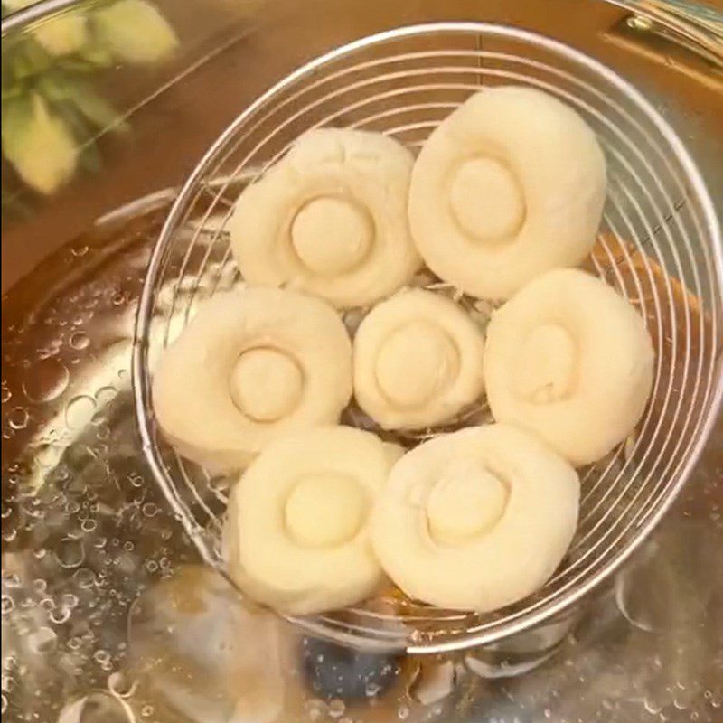 Step 3 Boil the potatoes Mushroom-shaped potato cake