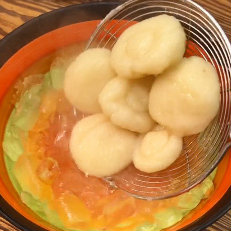 Step 3 Boil the potatoes Mushroom-shaped potato cake