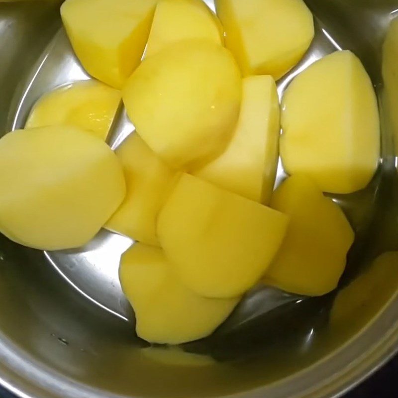 Step 2 Boil the potatoes Mashed Potatoes with Fresh Milk