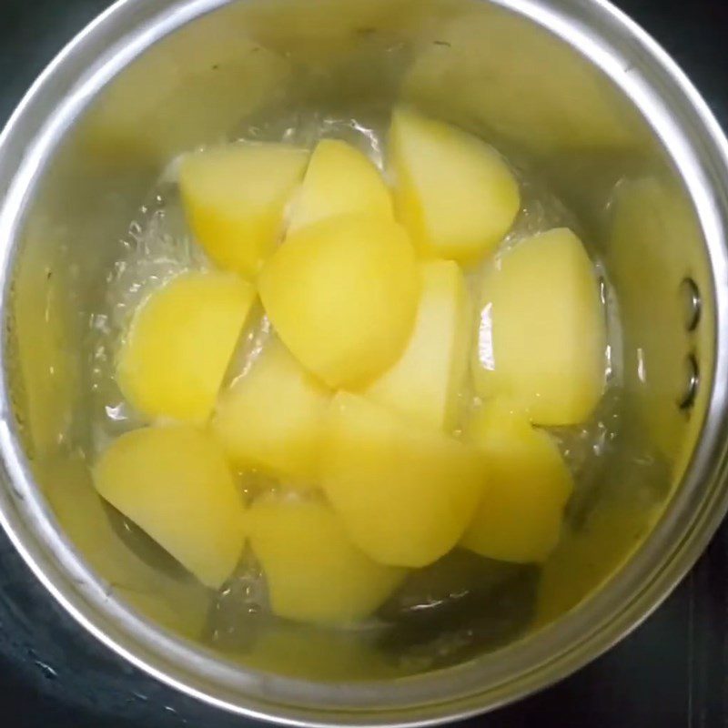 Step 2 Boil the potatoes Mashed Potatoes with Fresh Milk