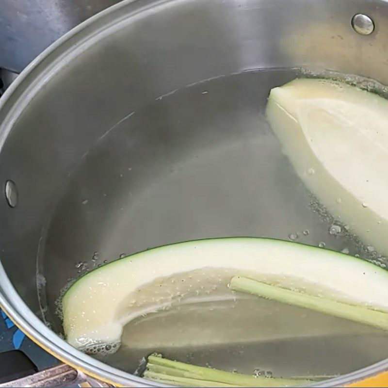 Step 2 Boil beef intestines with papaya Boiled beef intestines