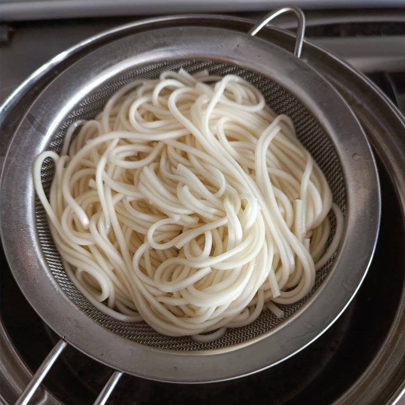 Step 1 Boil the pasta Pasta with runny egg and peanut butter sauce