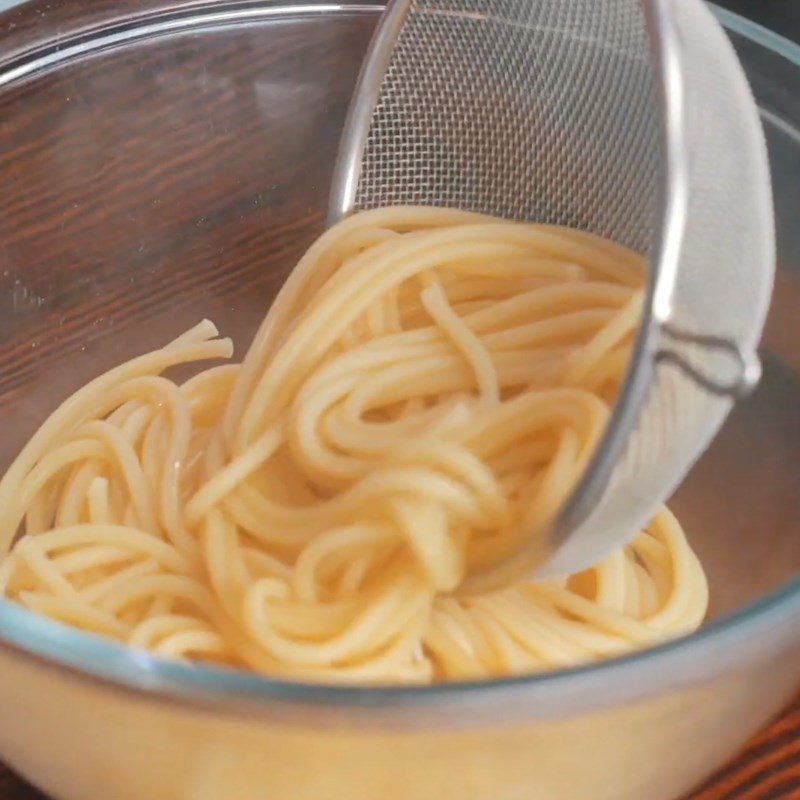 Step 1 Boil the spaghetti Spaghetti with Ground Beef Sauce (using ready-made spaghetti sauce)