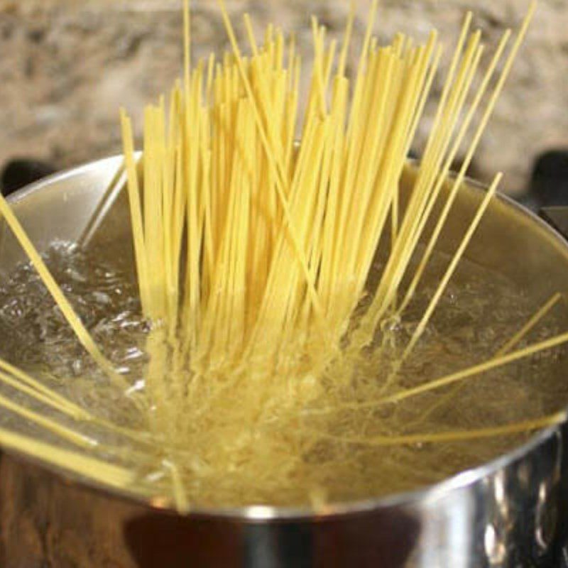 Step 2 Boil the spaghetti Spaghetti with minced beef sauce (homemade spaghetti sauce)