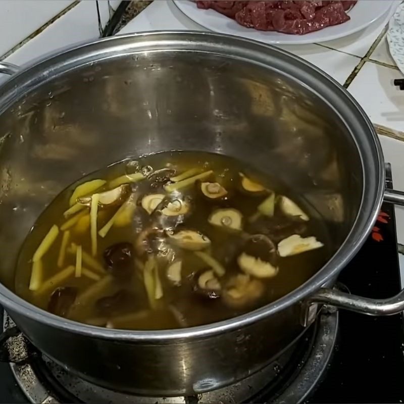 Step 2 Boil mushrooms with beef Boiled beef with mushrooms wrapped in mustard greens