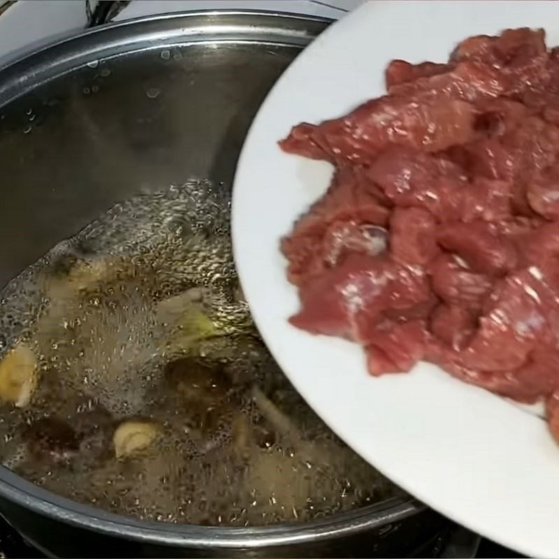 Step 2 Boil mushrooms with beef Boiled beef with mushrooms wrapped in mustard greens