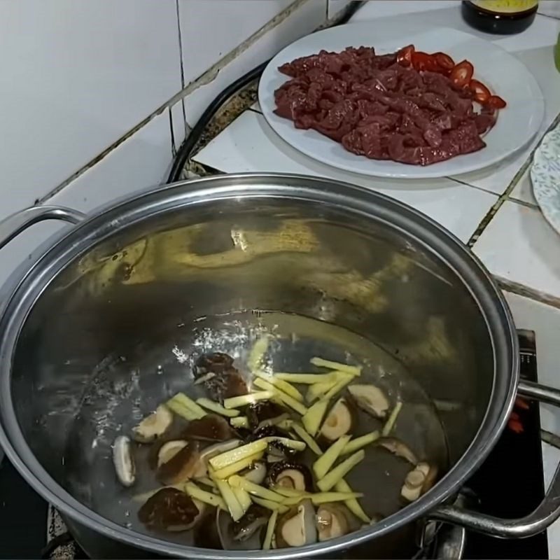 Step 2 Boil mushrooms with beef Boiled beef with mushrooms wrapped in mustard greens