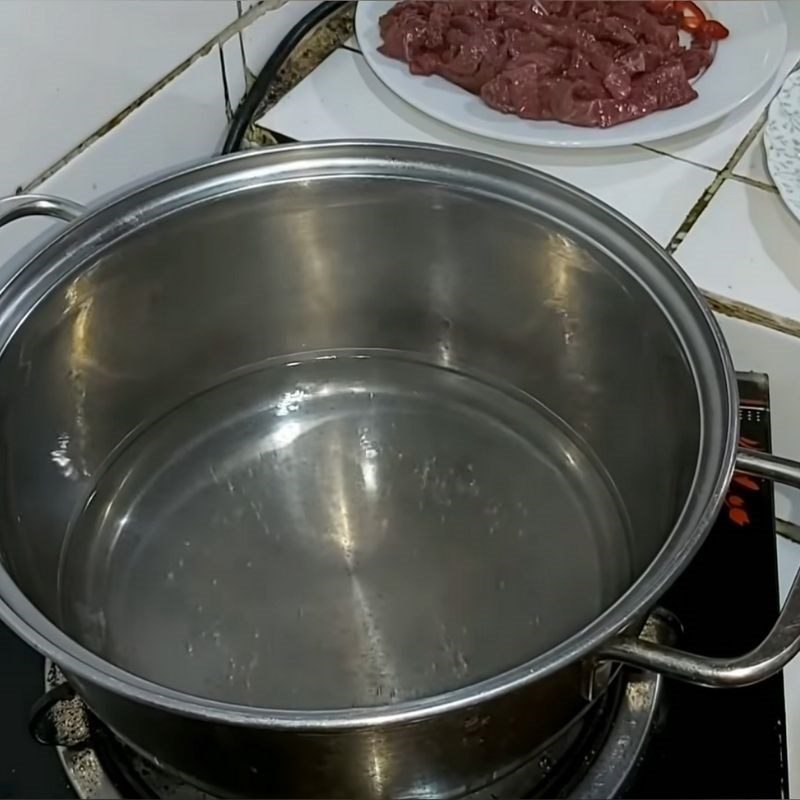 Step 2 Boil mushrooms with beef Boiled beef with mushrooms wrapped in mustard greens