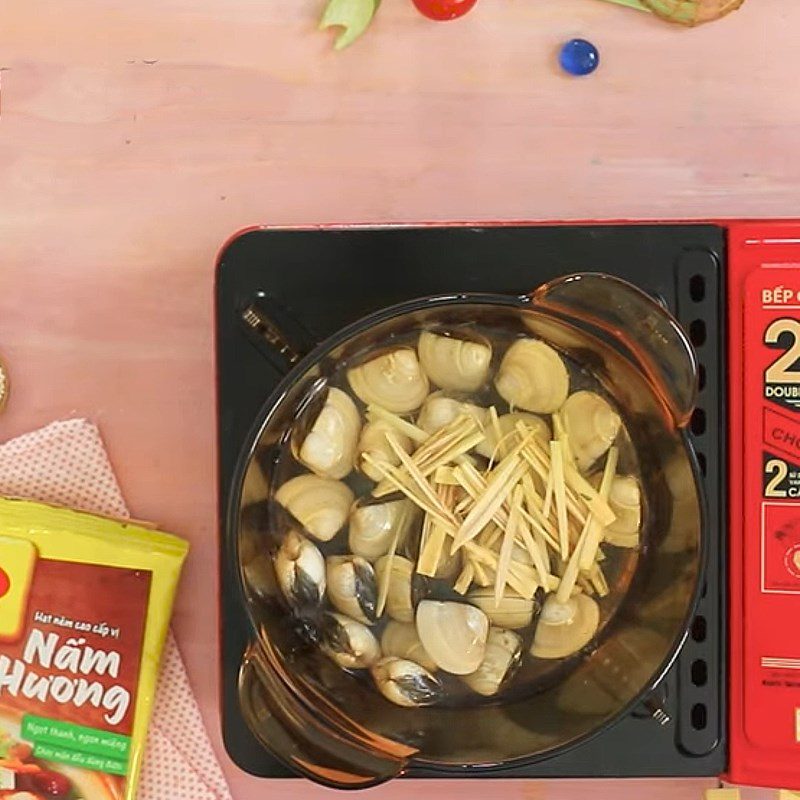 Step 2 Boil the Clams for Sour Soup with Clams and Tofu