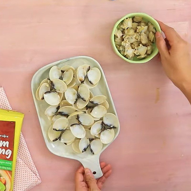 Step 2 Boil the Clams for Sour Soup with Clams and Tofu