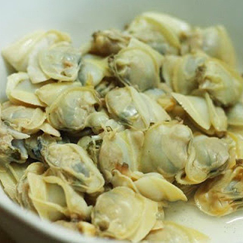 Step 2 Boil the clams for Sour Clam Soup (clams) with water spinach