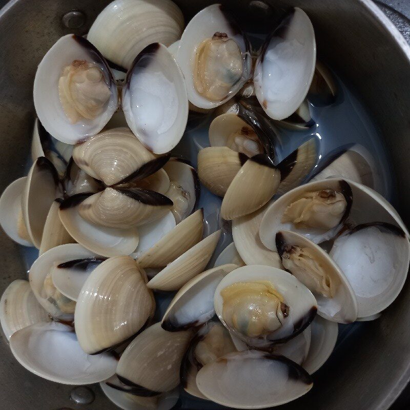 Step 2 Boil clams and separate the meat for Clam Soup