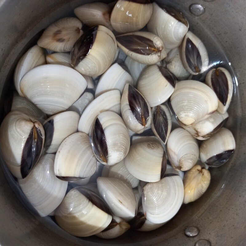 Step 2 Boil clams and separate the meat for Clam Soup