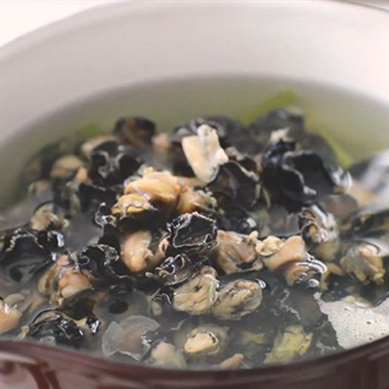 Step 2 Boil the snails for Thai-style escargot salad