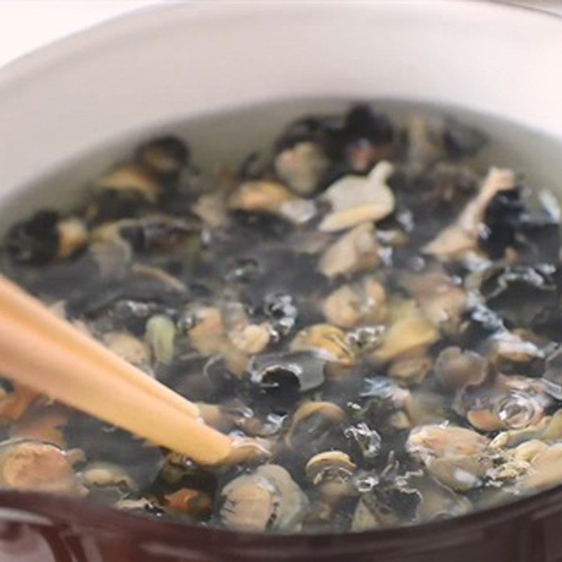 Step 2 Boil the snails for Thai-style escargot salad