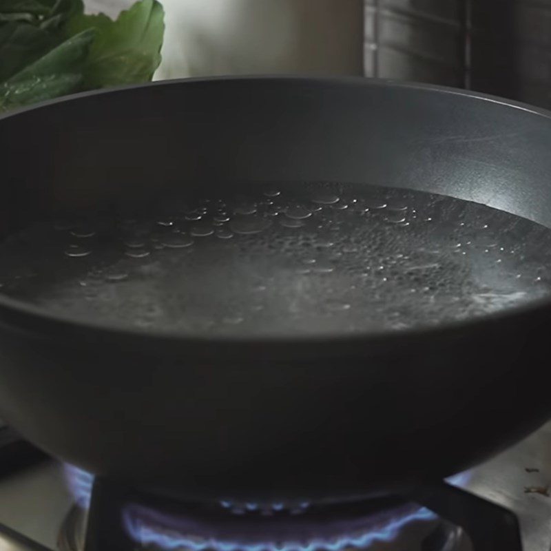 Step 4 Boil the mustard greens Steamed barramundi with soy sauce