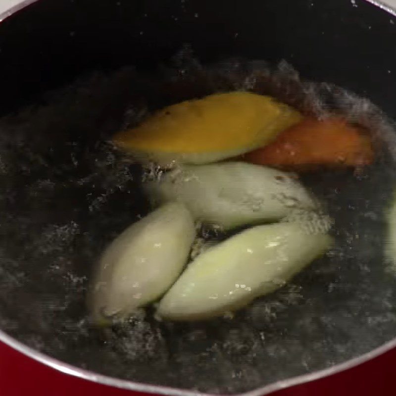 Step 4 Boiling vegetables Beef with passion fruit sauce