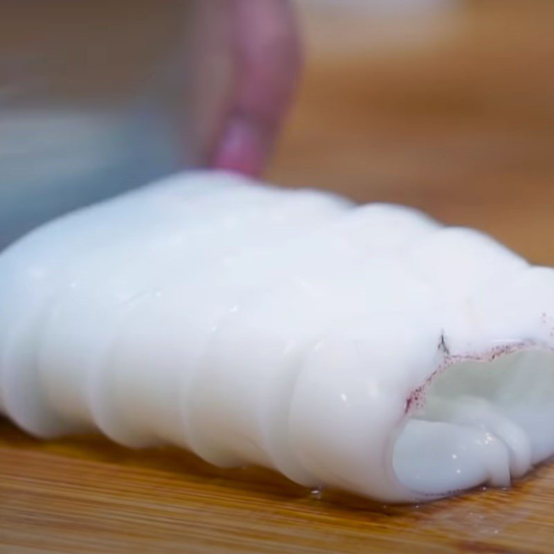 Step 3 Blanch the squid Steamed squid with garlic onion