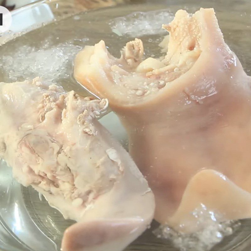 Step 3 Pre-cook the ingredients Pork ear coconut water