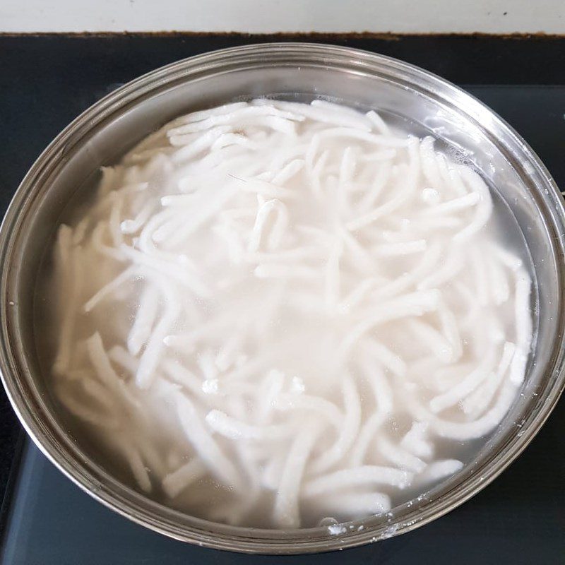 Step 3 Boiling bánh canh noodles Bánh canh noodles made from tapioca starch