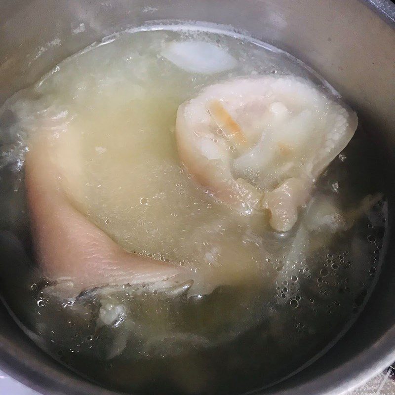 Step 2 Boiled pig ears Pig ears soaked in fish sauce (recipe shared by user)