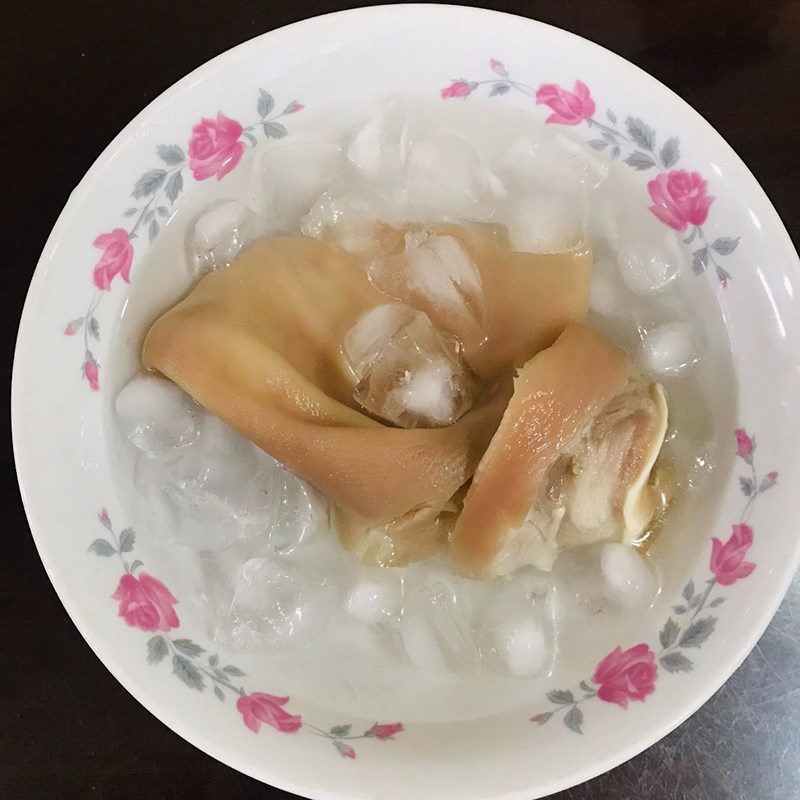 Step 2 Boiled pig ears Pig ears soaked in fish sauce (recipe shared by user)