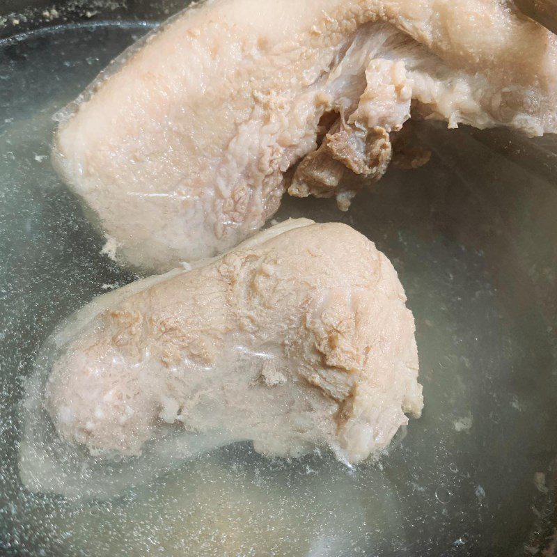 Step 4 Boil meat and carrots Shrimp rolls with scallions (Recipe shared by users)