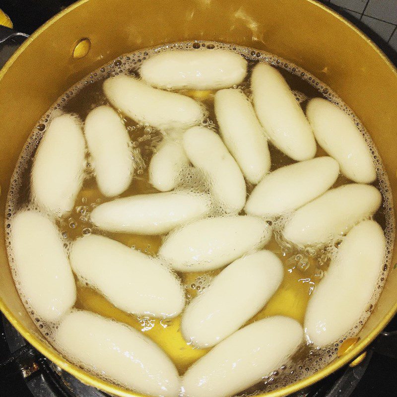 Step 3 Boil tokbokki How to make tokbokki from glutinous rice flour