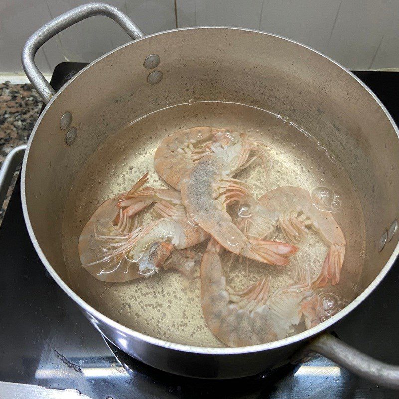 Step 2 Boil the shrimp for Shrimp Spring Rolls