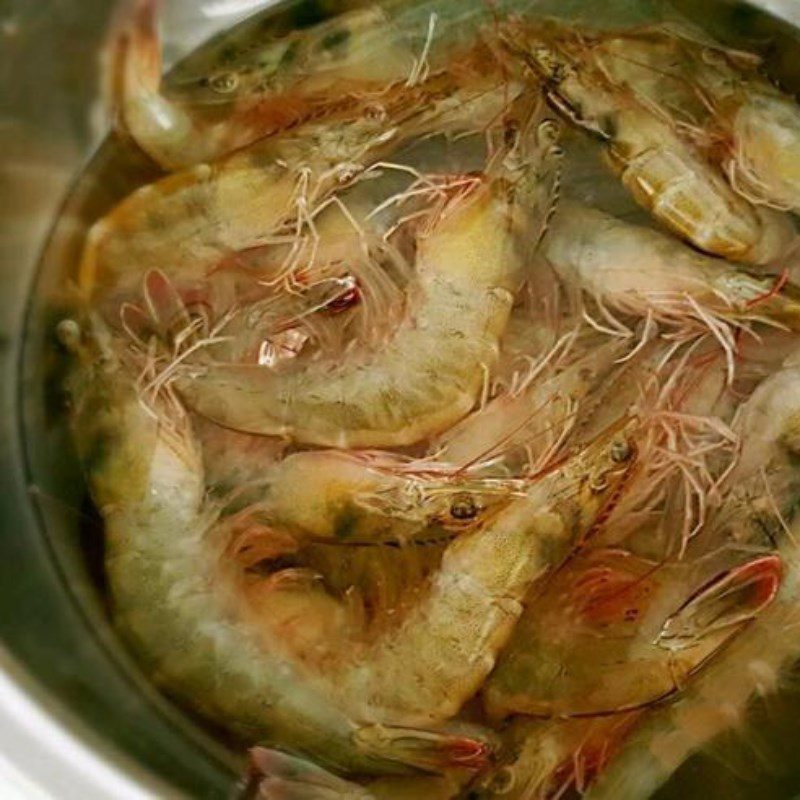 Step 3 Boiling shrimp and squid Seafood noodle salad