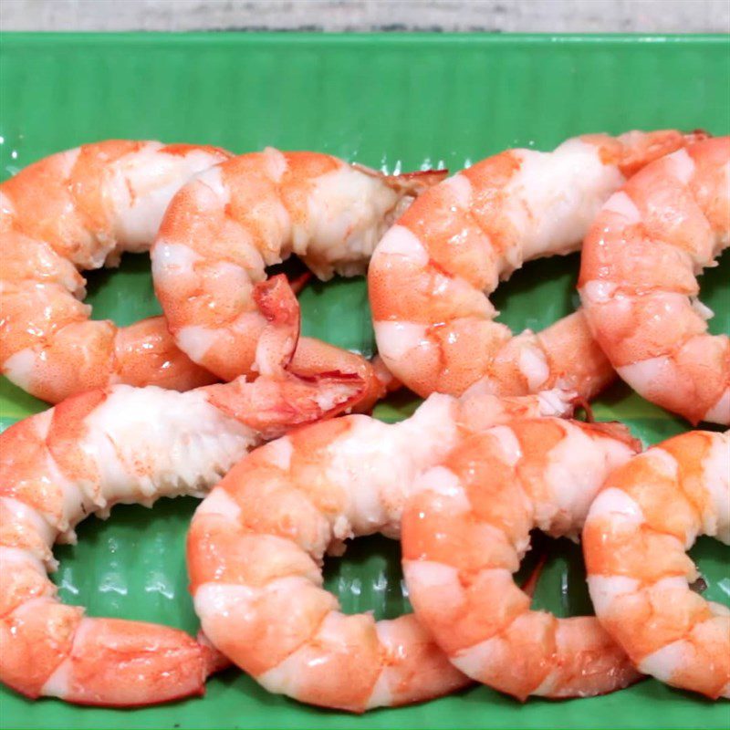 Step 3 Boil shrimp, fresh jellyfish meat