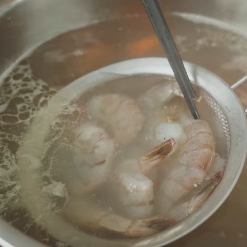 Step 8 Boiled shrimp and broccoli Soft-boiled egg noodle salad