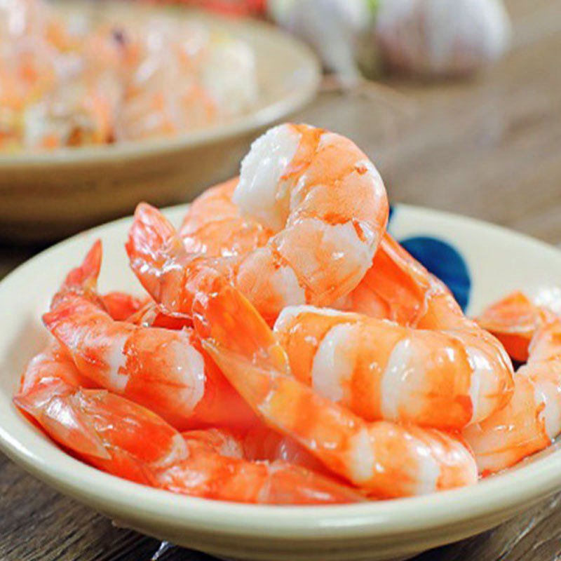 Step 3 Boil shrimp and boil meat for the cabbage carrot salad with shrimp and meat