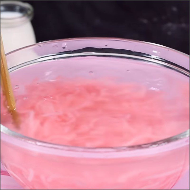 Step 3 Boiling the pearls Strawberry-flavored pearls