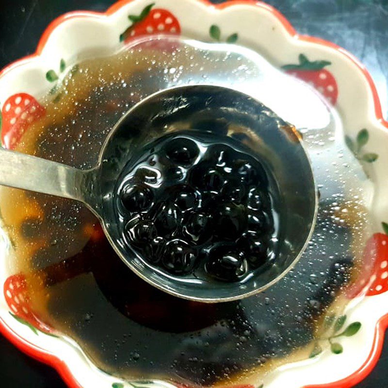 Step 1 Boil tapioca pearls, coat with sugar Milo with black sugar tapioca pearls (Recipe shared by users)