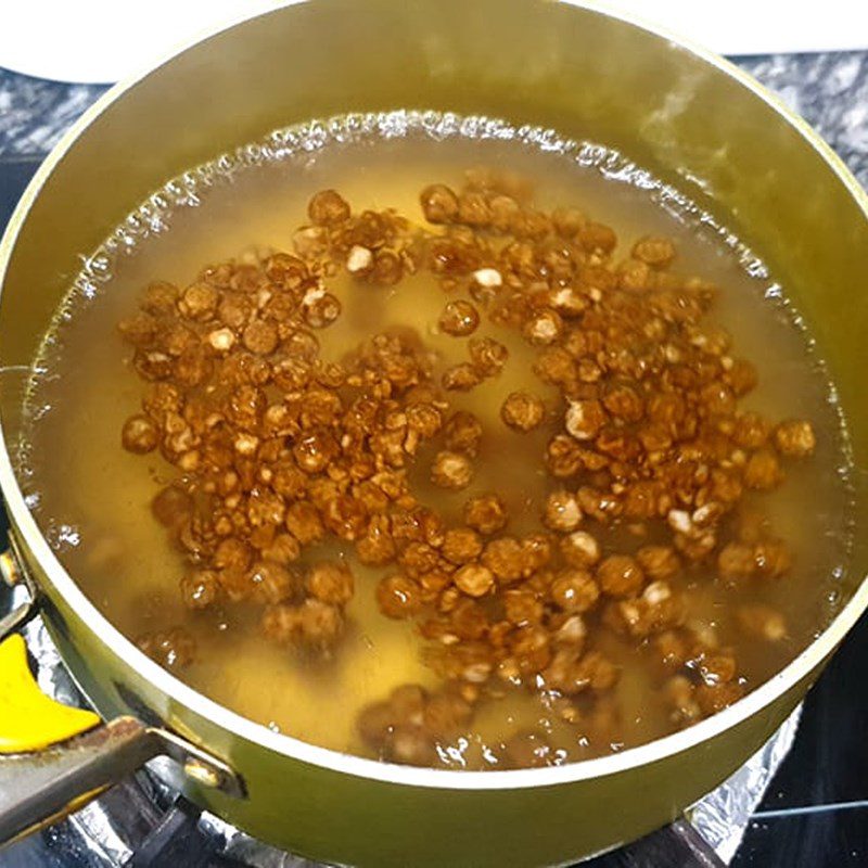 Step 1 Boil tapioca pearls, coat with sugar Milo with black sugar tapioca pearls (Recipe shared by users)