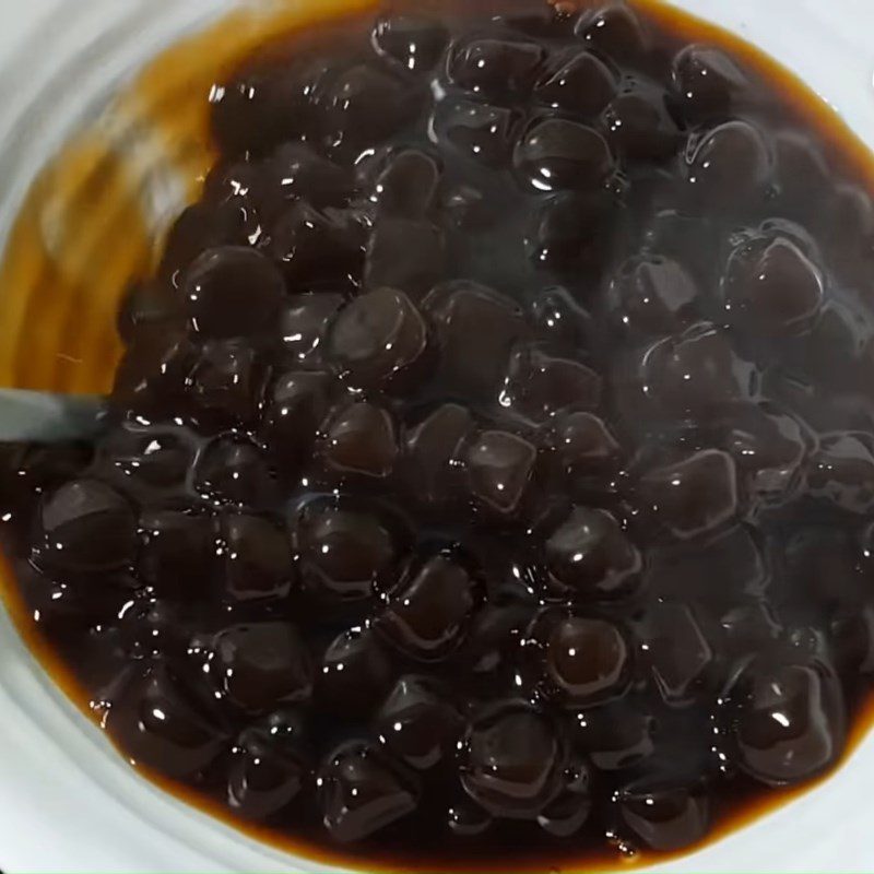 Step 1 Boil black tapioca pearls and coat with sugar for Milo with black tapioca pearls