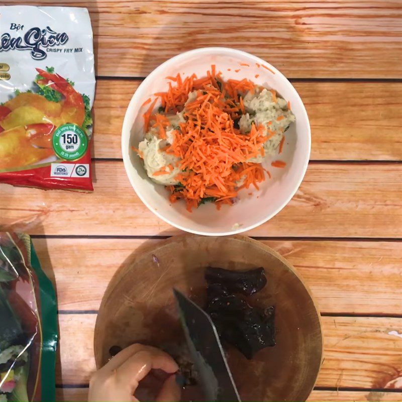 Step 1 Prepare the ingredients for Seaweed rolls with fish cakes