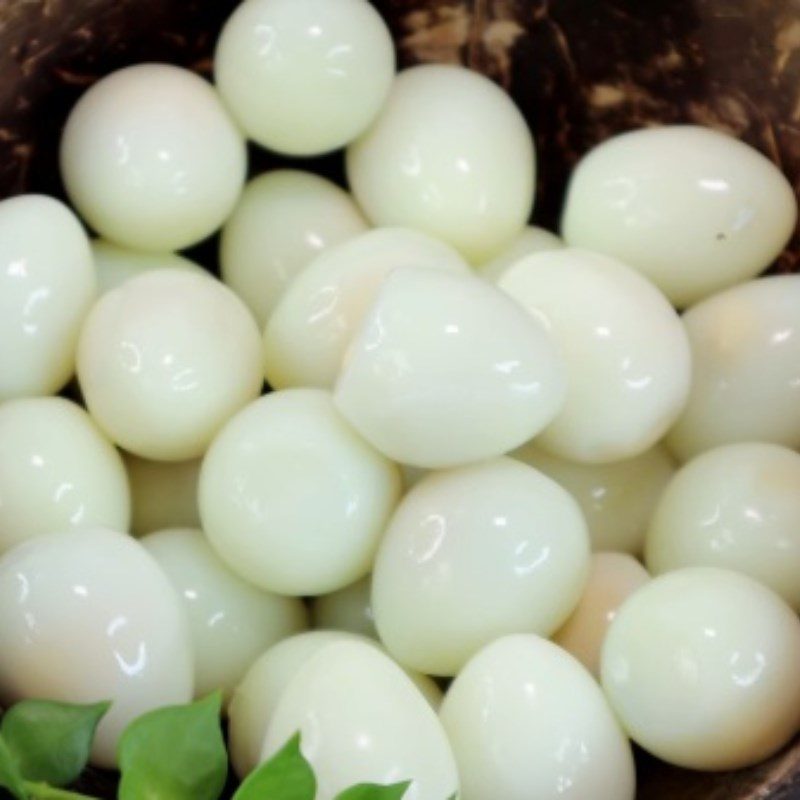 Step 3 Boil eggs and peel Quail eggs with tofu